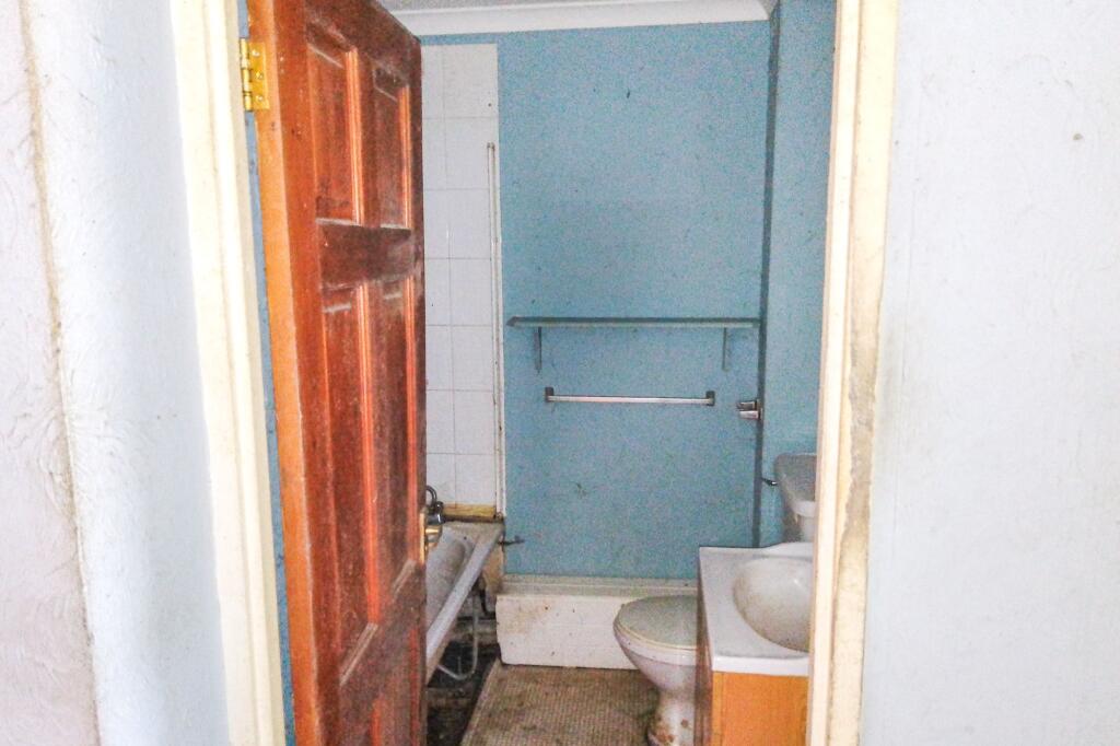 24 Conisborough, Toothill, Swindon SN5 8ES