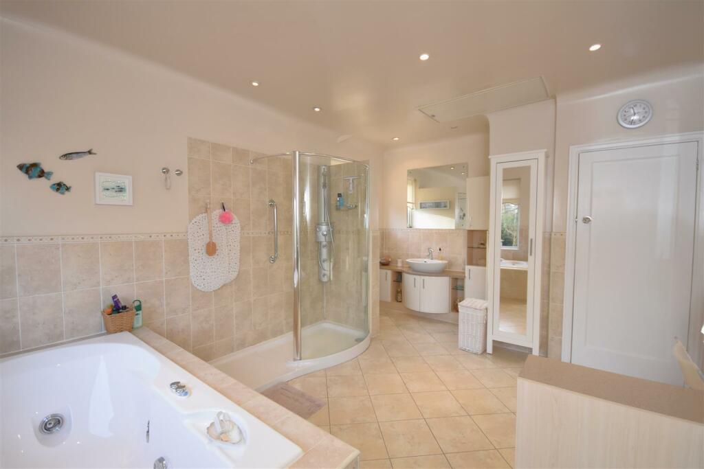 Bathroom.JPG
