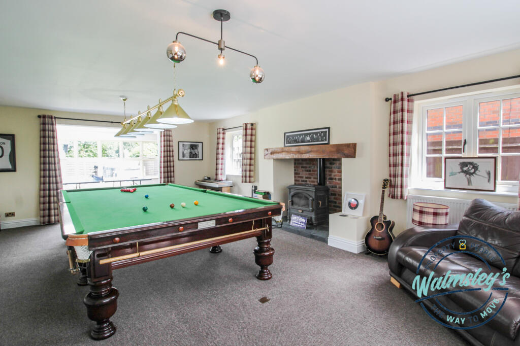 Formal sitting room (full size snooker table)