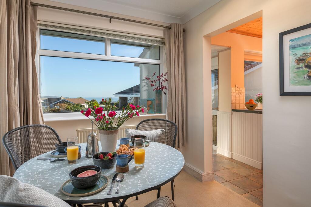 Dining Area and Kitchen, 3 Start Bay Park