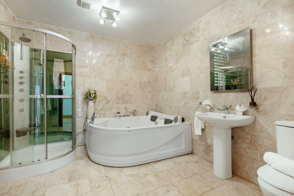 79946_23 Kings Road Bramhope (25).jpg