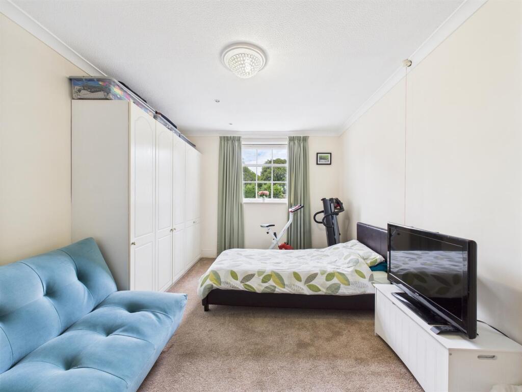 Bedroom: