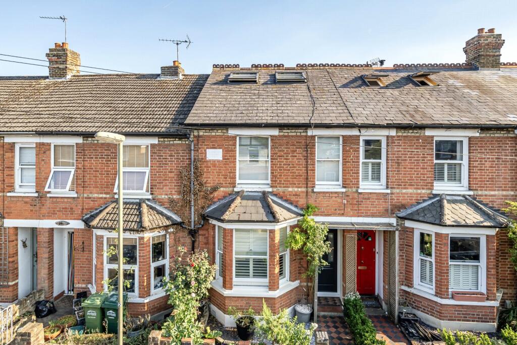 Glebeland Gardens, Shepperton, TW17