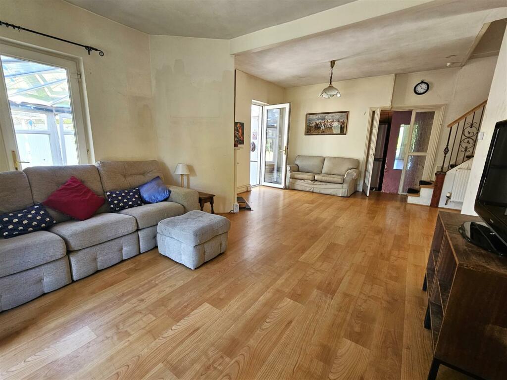 Living Room.jpg