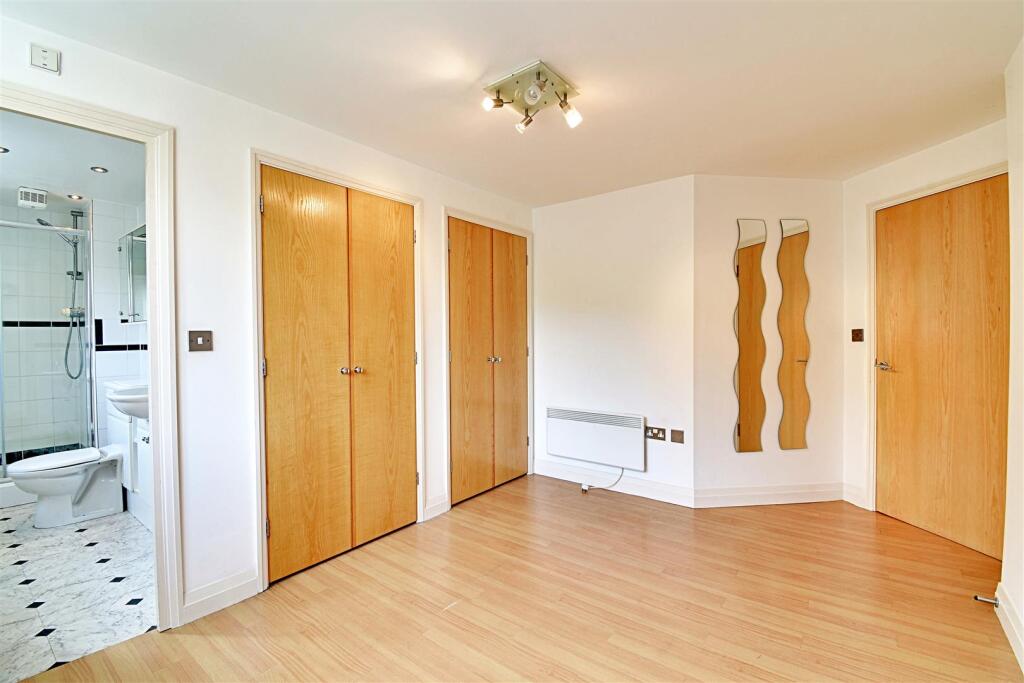 Bedroom 2_2.jpg
