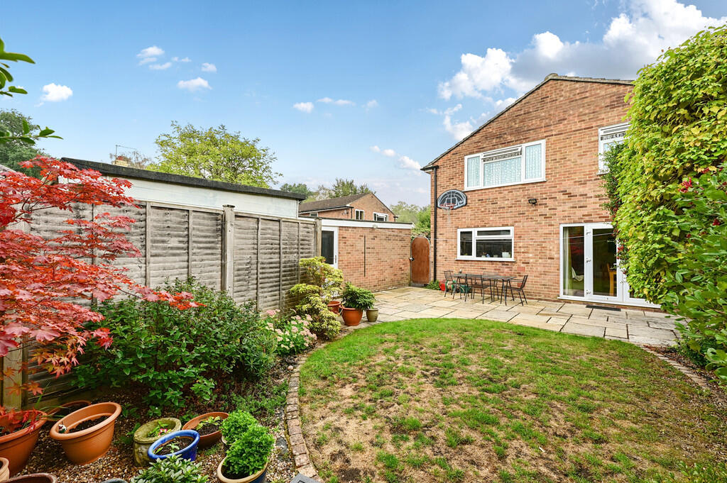 4 Woodville Close...