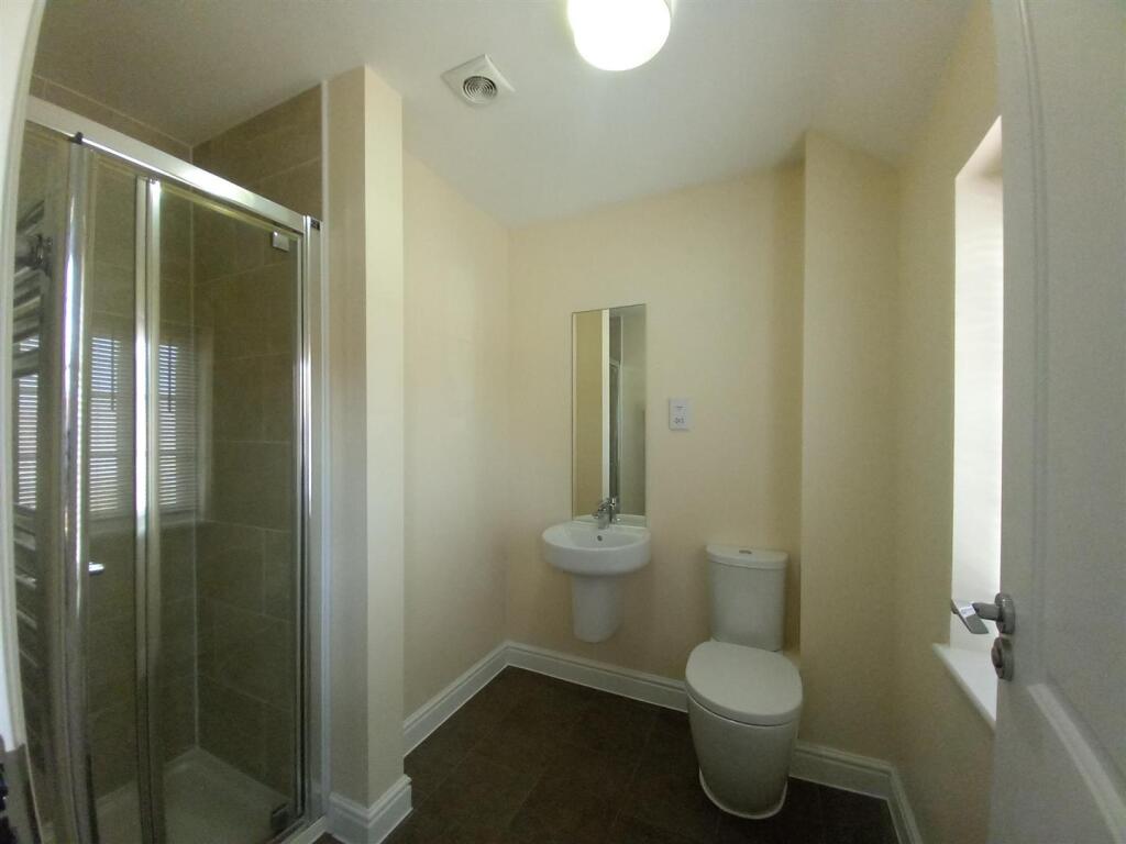 22 Bailey En Suite.jpg