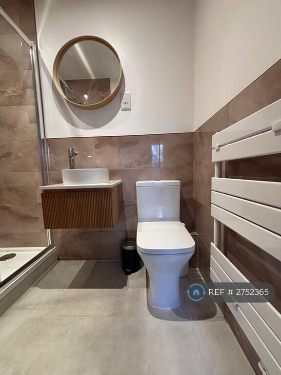 En-Suite Bathroom