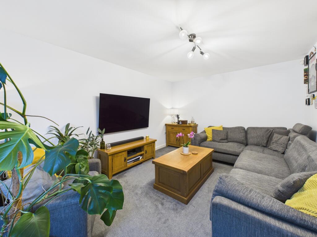 CAM05192G0-PR0137-STILL005