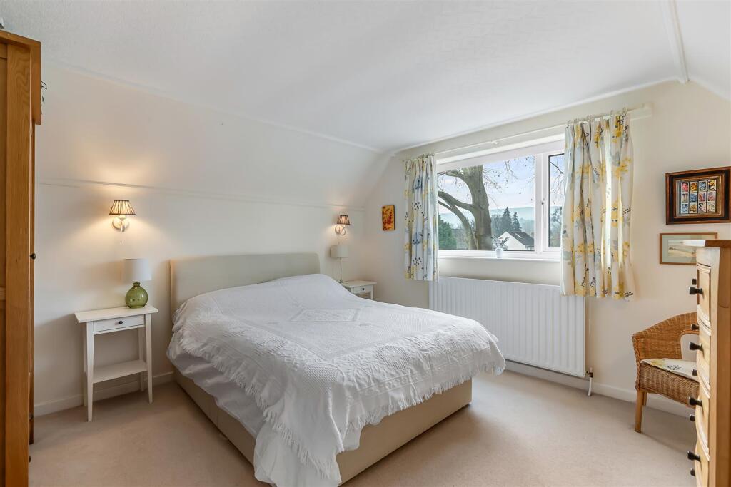 Bed 1.jpg