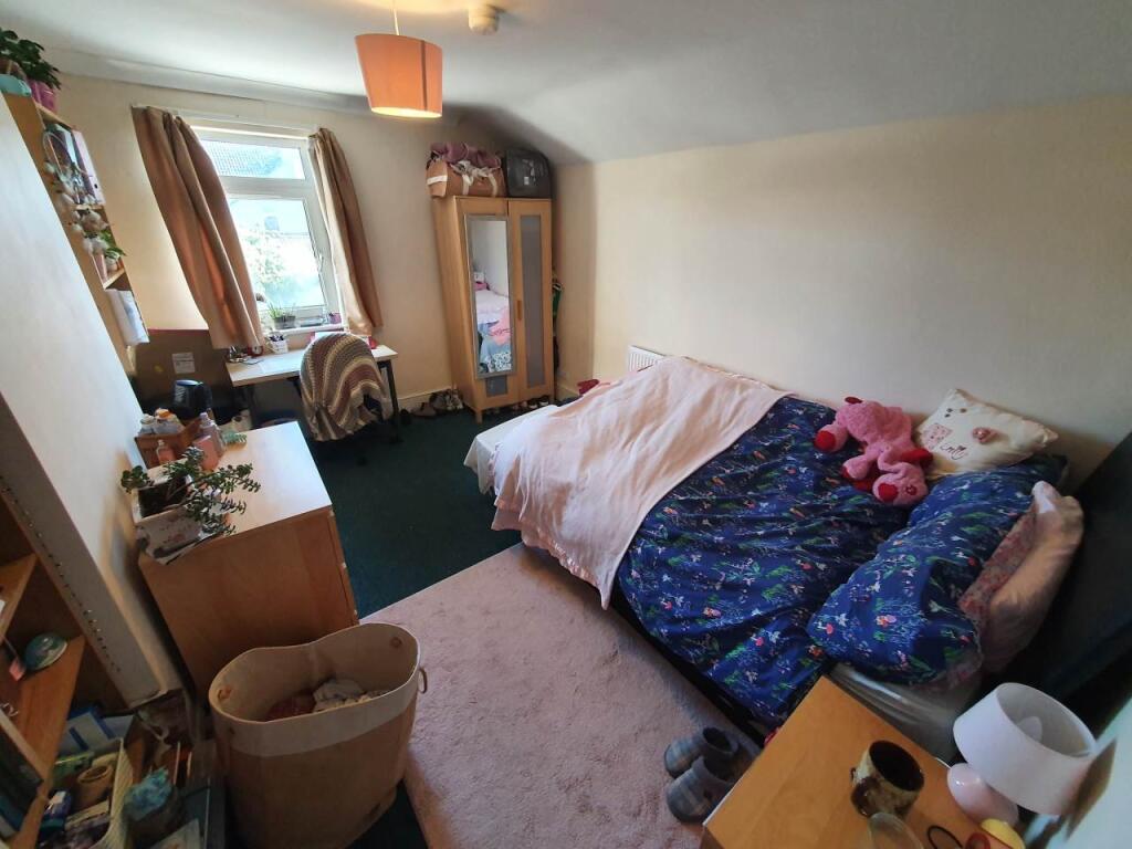 First floor rear bed