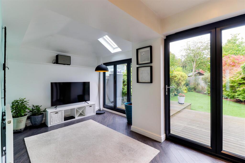 14. Kitchen Diner 1.6.jpg