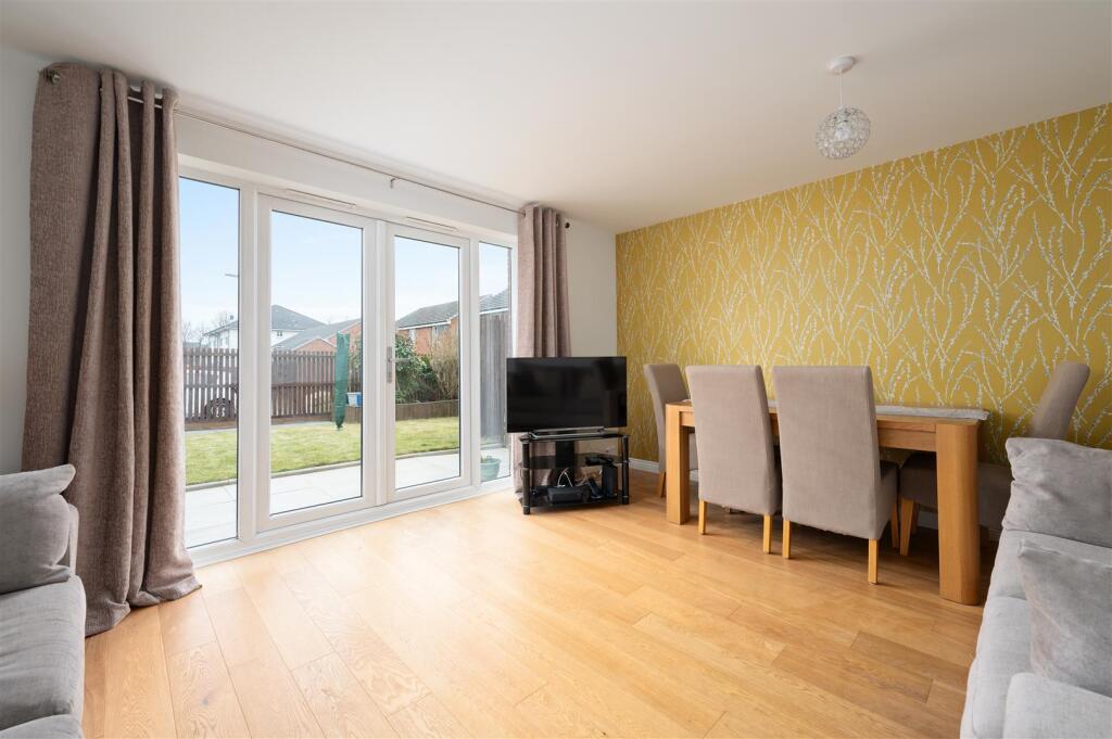 52 Middlebank Rise 012.JPG