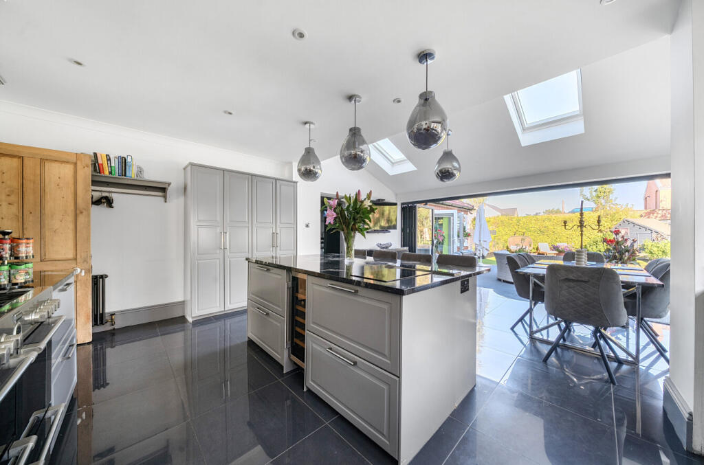 1342307-10-68a8d0...