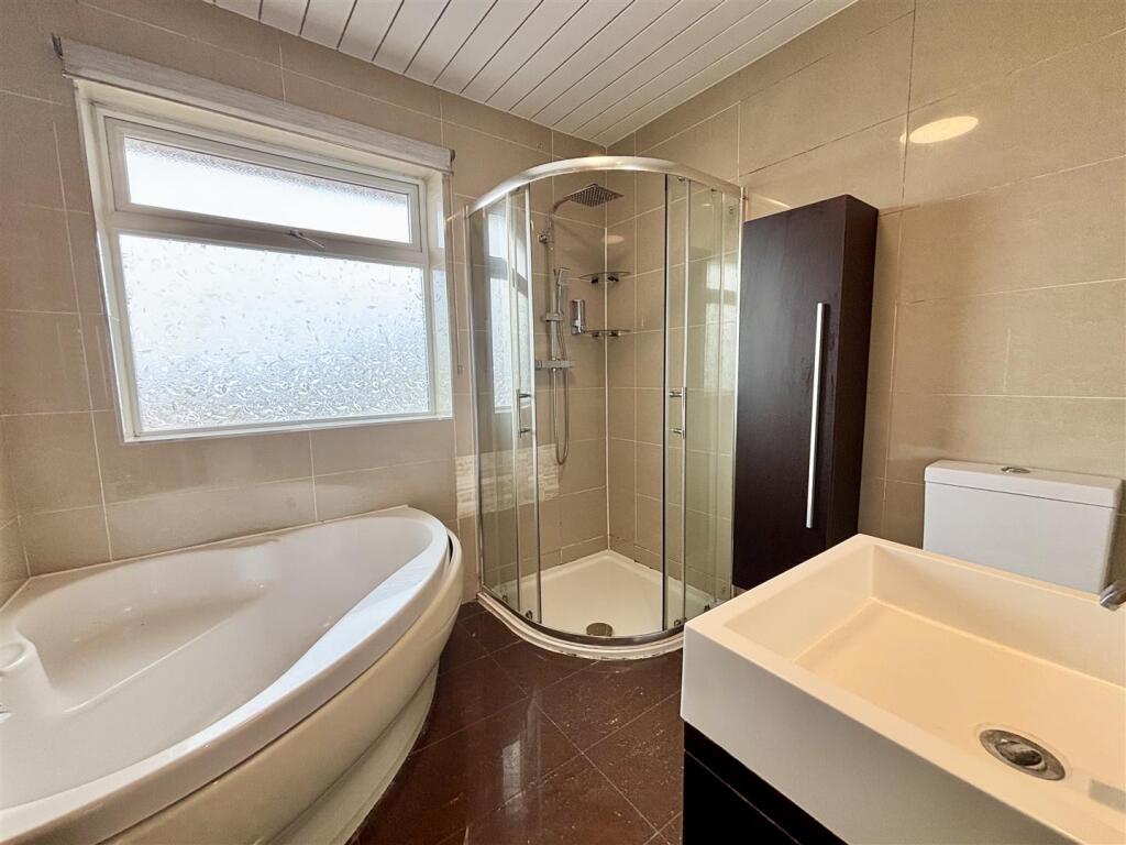 Family Bathroom/WC