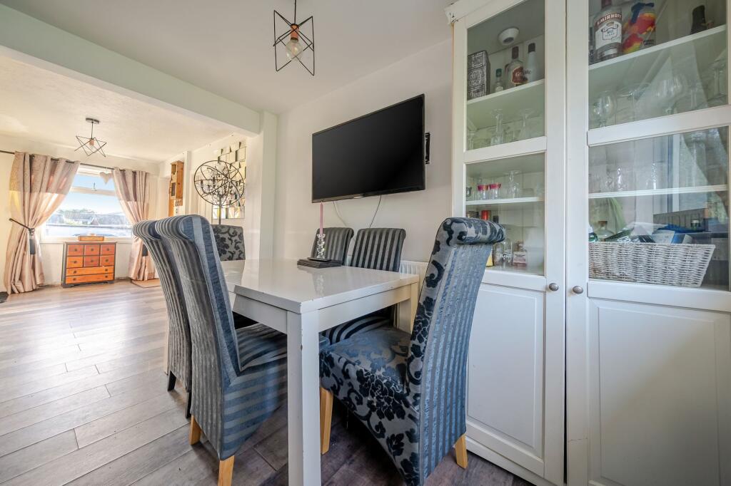 Kitchen/ Dining Room