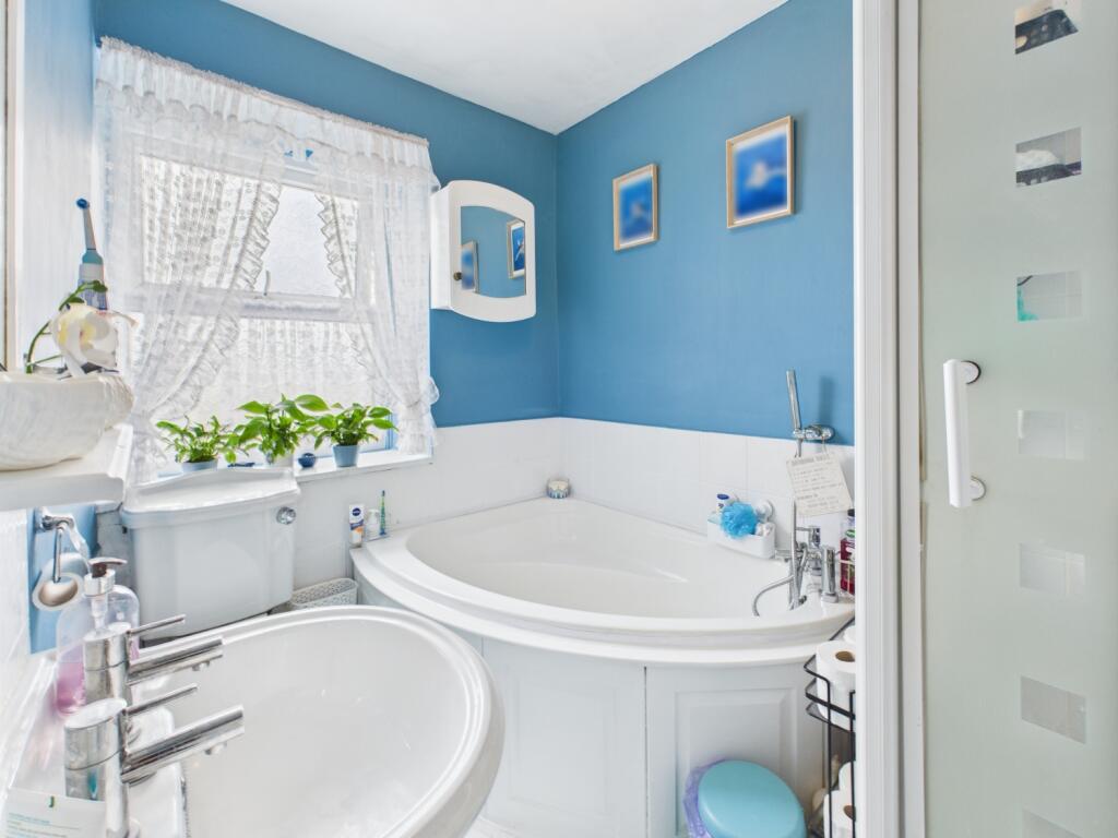 CAM03729G0-PR0107-STILL008