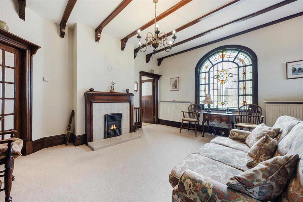 Entrance Hallway 2.jpg