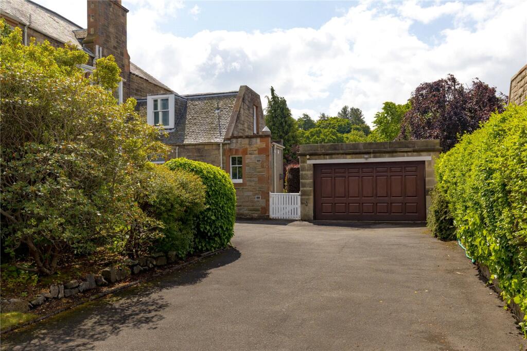 Driveway/Garage