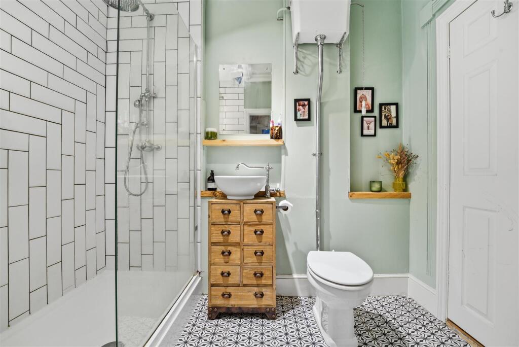 18 Osterley G Bath.jpg