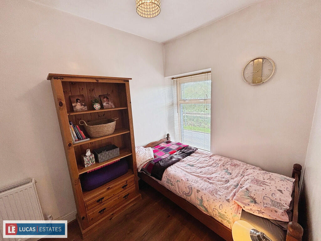 92633105-52-4A8D-...