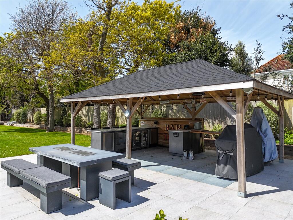Outdoor Kitchen