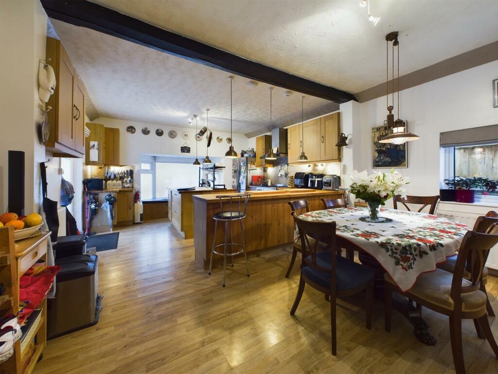 Dining/Kitchen
