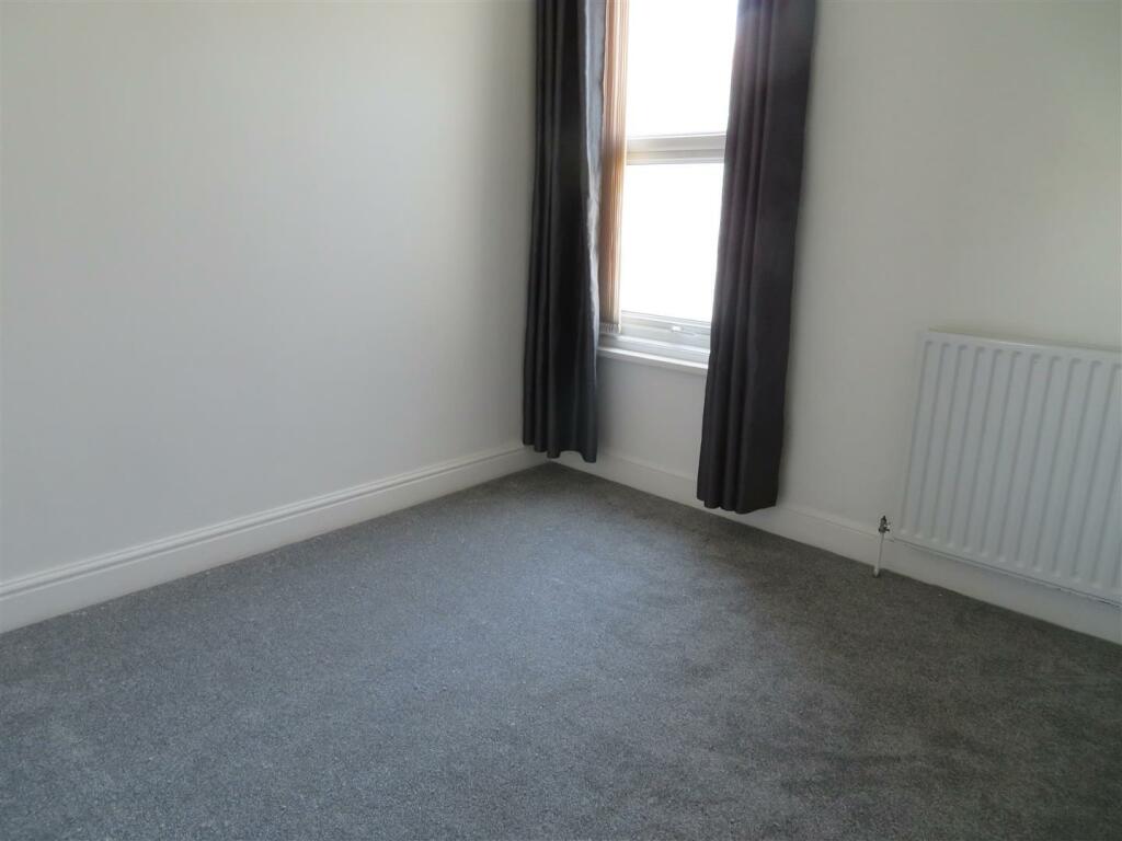 137 Newcome Bed2a.JPG
