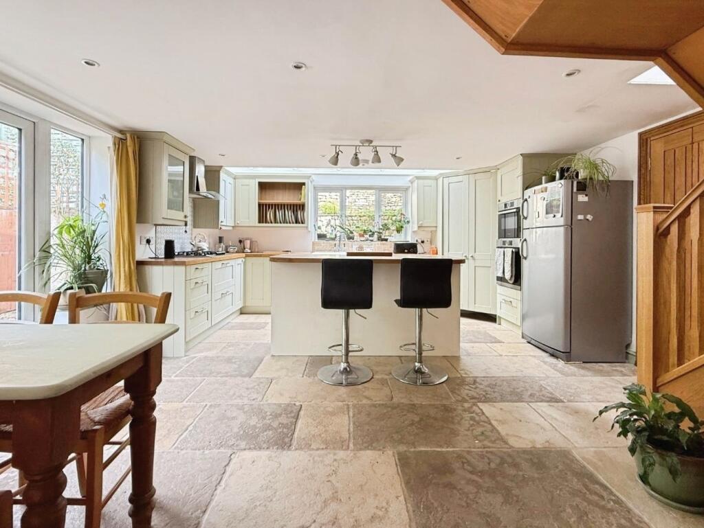 pbox-kitchen-335726.jpeg