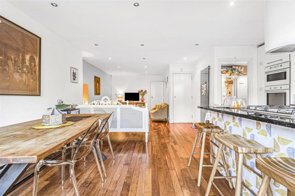 Kitchen / Dining Roo