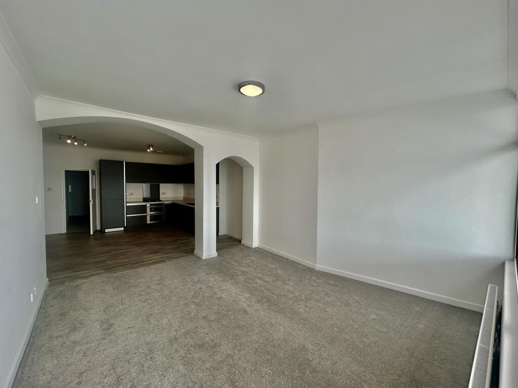 Lounge to Kitchen:Dining room .JPG