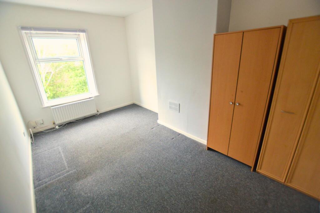 A bright and tidy single bedroom featuring a la...