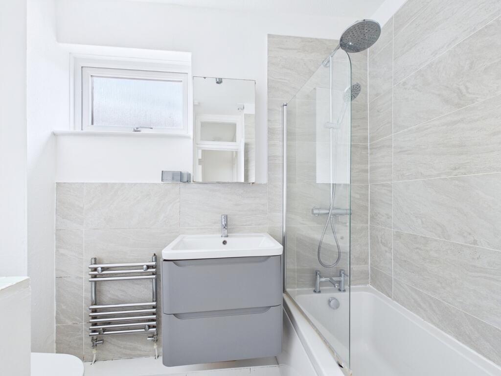 CAM01338G0-PR0134-STILL009