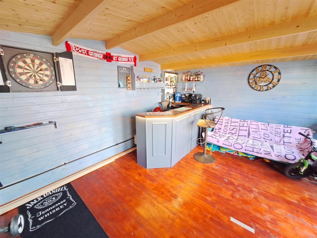 HOME BAR