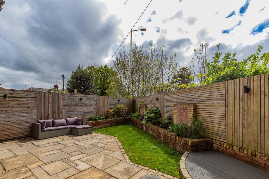 Ambleside Avenue 7-3.jpg