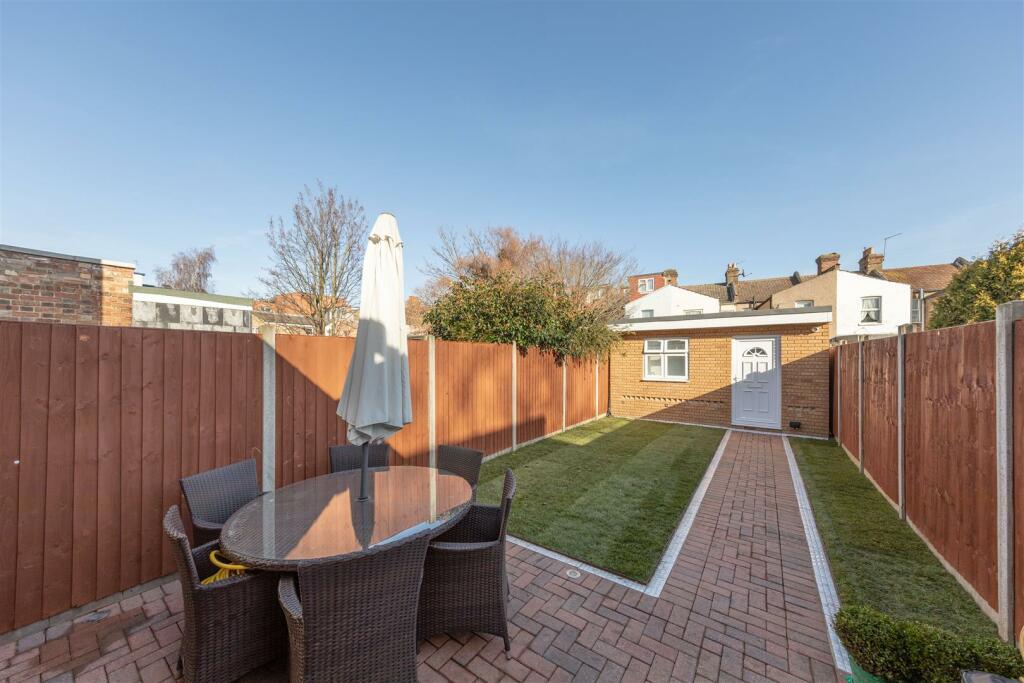 Shortlands Road, E10