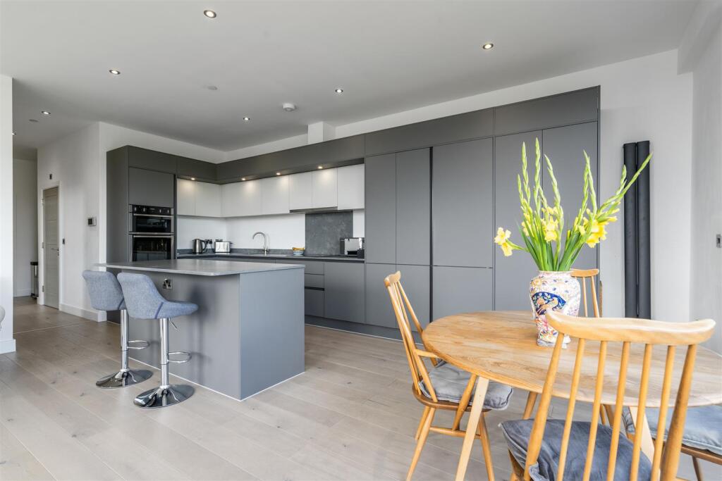 Apt 179 The Broad Oaks_14.jpg