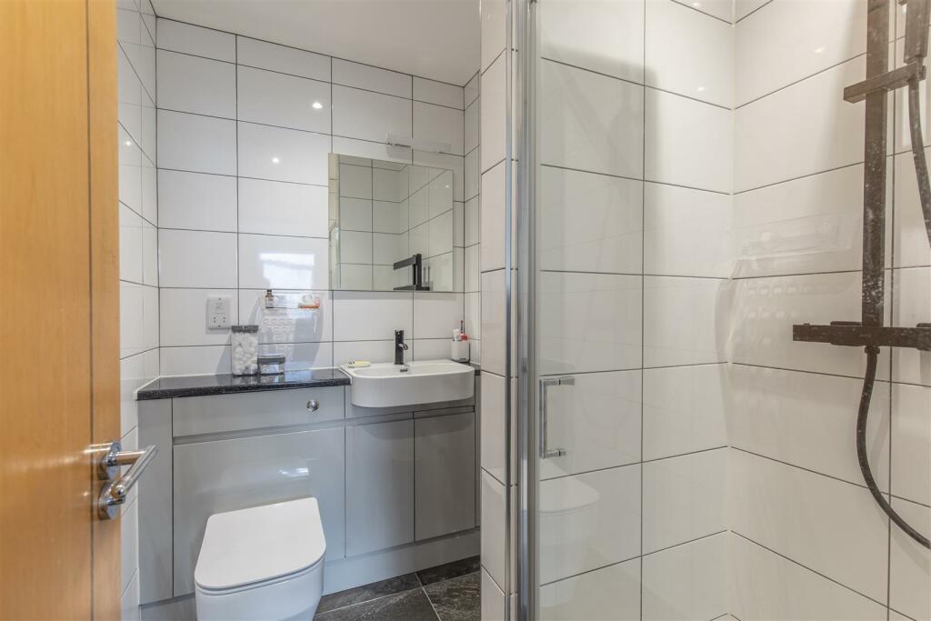 EN-SUITE SHOWER ROOM