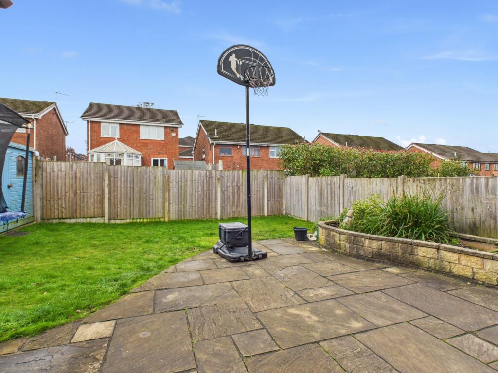 CAM03729G0-PR0185-STILL033