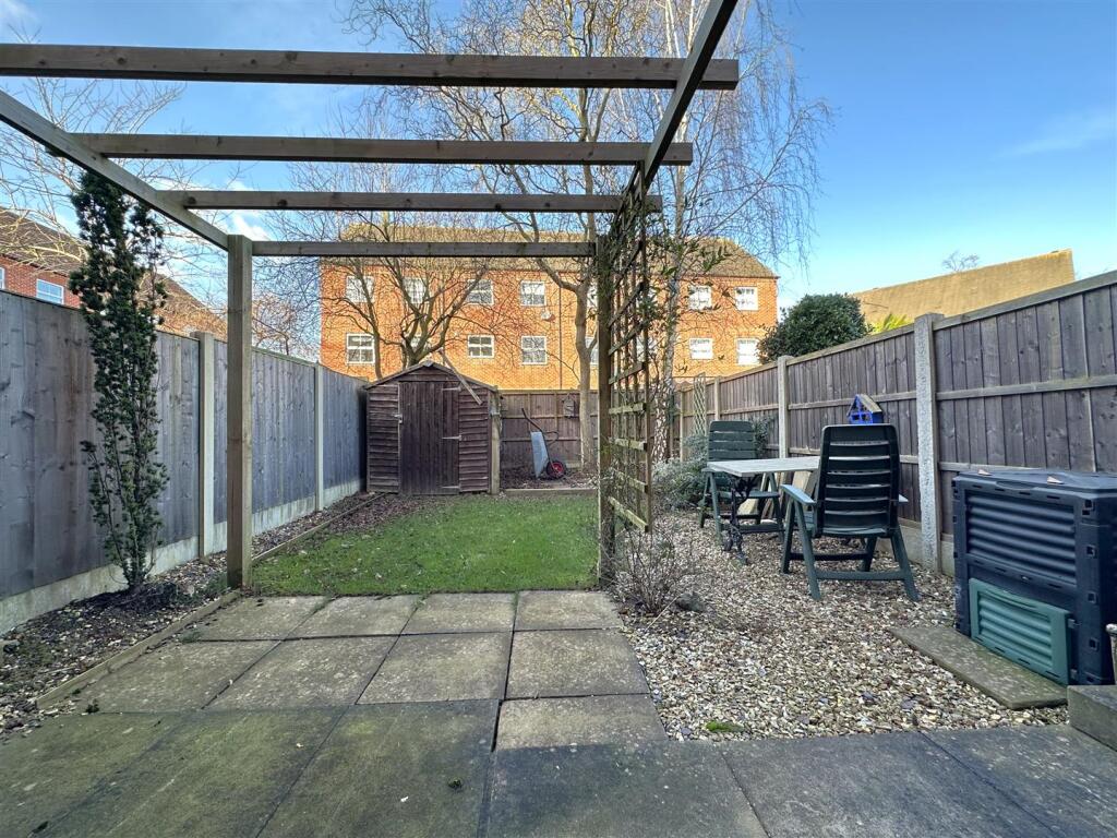 Enclosed Rear Garden 037