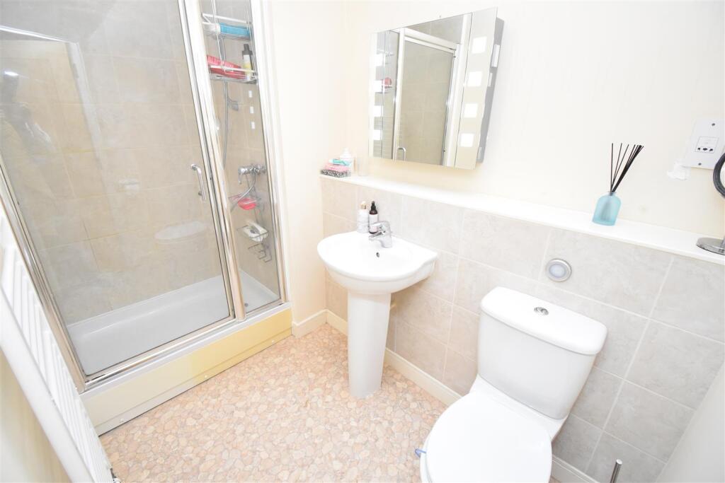 En-suite 2.JPG