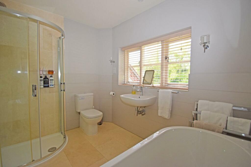 Ridgeway, bathroom b.jpg