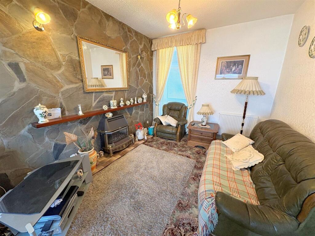 Lounge a.jpg