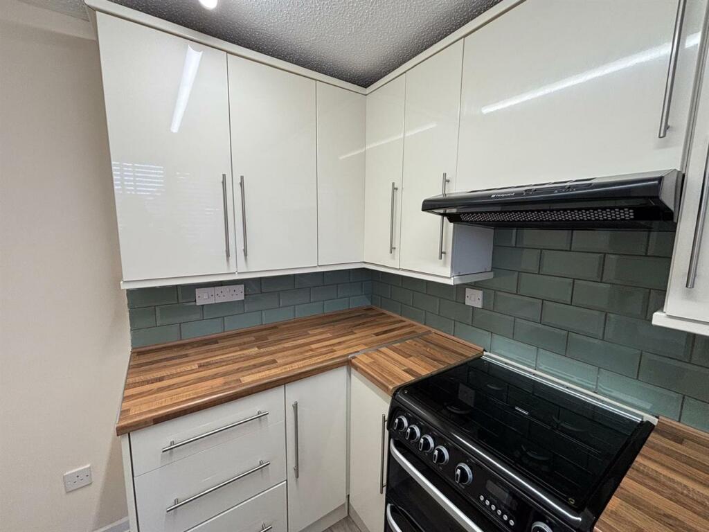 Kitchen 2.jpg