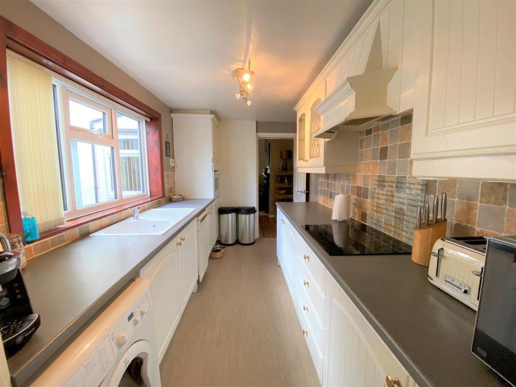 Kitchen1.jpg