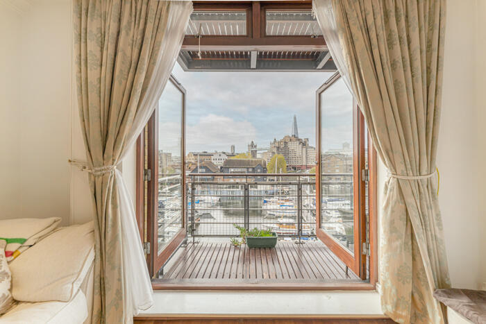 Thomas More Street, London, E1W