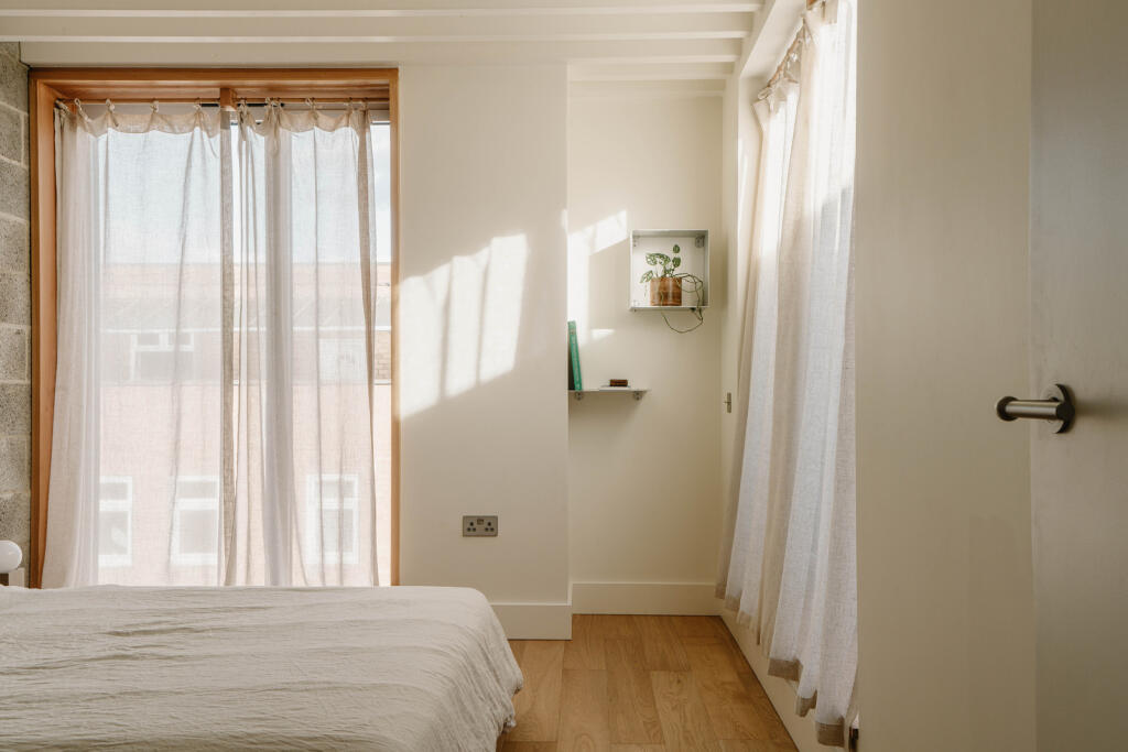 265903 - Stoke Newington High Street_Re-edits_H...