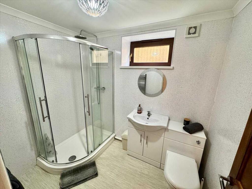 Bathroom (Ground