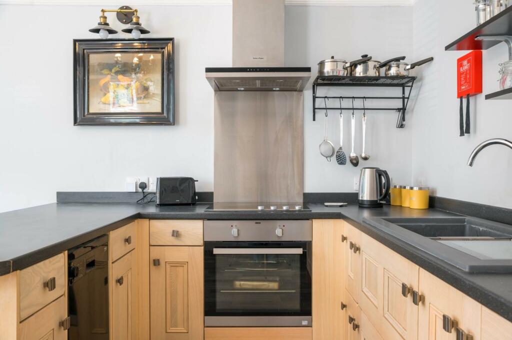 r2_kitchen_main.jpg