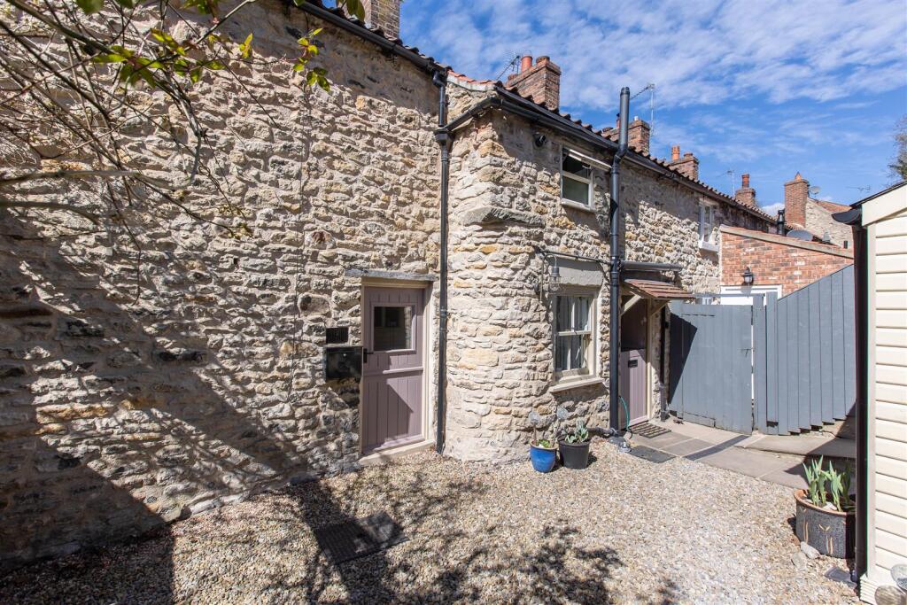 Honeystone Cottage External-2.jpg